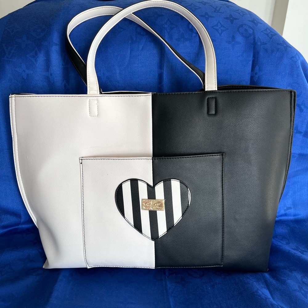 LUV BETSEY OOLDCALLIE-BW
KITCH PVC TOTE
BLK/WHT